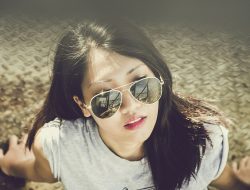 Modeling Sunglasses Fun Life