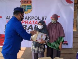 Alumni Akpol 97 Bagikan 500 Paket Sembako ke Nelayan Karimun