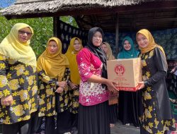 Dekranasda Natuna Berikan Bantuan untuk Pengrajin Batik Desa Pengadah