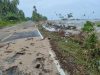 Gelombang Serta Pasang Tinggi di Natuna, Batu Tanggul Terlempar Ke Jalan
