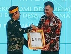 Bupati Natuna Raih Penghargaan Lencana Bakti Desa Pertama Dari Kementerian PDTT RI