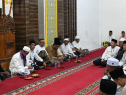 Safari Ramadan di Masjid Nurul Huda Bintan, Gubernur Serahkan Bantuan Rp102 Juta