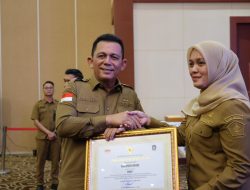 Gubernur Ansar Ahmad Serahkan Paritrana Award 2025: Dorong Perlindungan Sosial Bagi Pekerja Rentan di Kepri