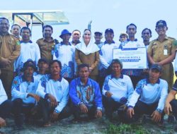 Bupati Natuna Serahkan Traktor Roda 4 untuk Kelompok Tani